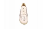 Zapato Sport de Piel con Grabado Metalizado -3060 Eleva tu estilo diario sin renunciar a la comodidad con estas zapatillas de la firma española Digo Digo. Este modelo destaca por su sofisticada combinación de texturas y su acabado metalizado, convirtiéndo - details 2