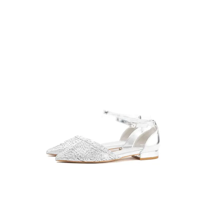 Lyla Wang zapatos dorados mujer con suela plana diseño crochet con pulsera - 1