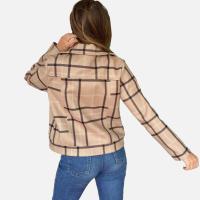 Chaqueta de mujer tipo cazadora de cuadros con botones dorados, muy favorecedora, chaqueta cruzada femenina Le Côté Chic - details 2