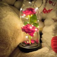 LILI HOME Rosas con cúpula de cristal y base de madera con luces, Ø11 x 21 cm incluye luces con dos opciones: luz cálida fija para un ambiente íntimo o multicolor para un efecto festivo. Cada unidad viene cuidadosamente empaquetada en una caja de regalo - details 4