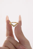 Hermoso Anillo de circón con incrustaciones en forma de V para mujer, Anillo de amor, joyería de acero de titanio, regalo de Navidad para el día de la madre anillo de acero inoxidable para mujer,resistente al agua, Simple, Micro Zirconia, línea Simple - details 6