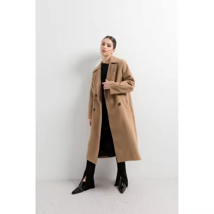 Abrigo cuello solapa para mujer color beige cierre cruzado :  Elabrigo largo de cuello solapa para mujer color beige cierre botones un básico imprescindible en tu armario, que te durará muchos años y que nunca pasará de moda - 1