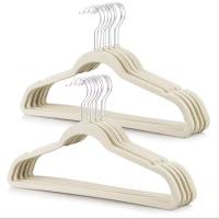 Juego de 10 Perchas de Terciopelo Antideslizantes con Ranuras para Hombros ,Colgador para ropa ,armario- Ahorro de Espacio - Blanco Roto - details 0