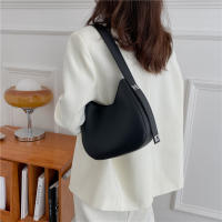 Bolso Bandolera De Cuero PU Para Mujer Diseño De Moda Gran Capacidad Bolso De Hombro Para Viaje Verano Bolso Armpit Hobo - details 15