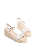 Lyla Wang sandalias doradas con cuña de esparto diseño trenzado y elegante cierre perfectas para el verano - details 22