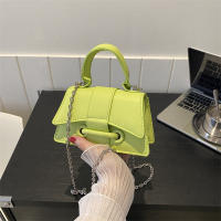 Bolso De Hombro Pequeño Y Vintage Para Mujer En Color Plata Estilo Mini Cruzado Material PU Con Lining De PVC - details 2