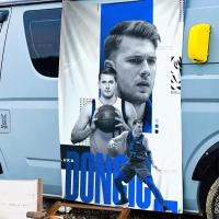 Bandera De Luka Doncic Jugador De Baloncesto Arte Impreso Decoración De Pared Japonesa Para El Hogar Tamaño Variado Polyester - details 4