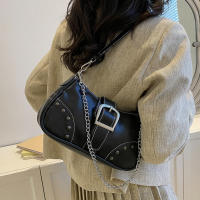Bolso De Hombro Para Mujer Moda Con Adorno De Cadena Estilo Cool Negro Bolso De Axila De Motociclista Calidad Superior Para Damas Y Niñas - details 6