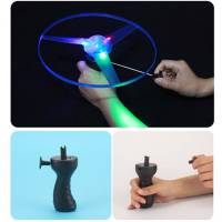 3 unids iluminación LED Flying Disc Propeller helicóptero juguetes pull cadena platillo volante UFO trompo juguete niños diversión al aire libre juego - details 2