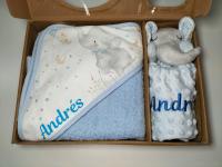 Interbaby Pack Cajita Capa de Baño + Doudou Elefante con el Nombre del Bebé Regalo Recién Nacido Bordado y Vinilo Color Azul - details 0