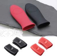 Soporte de mango caliente de silicona, 6 piezas de mango de olla engrosada Soporte de mango de silicona antiescaldante para hierro fundido Wks Ollas de horno y sartenes Fry Grill (rojo, negro) - details 1