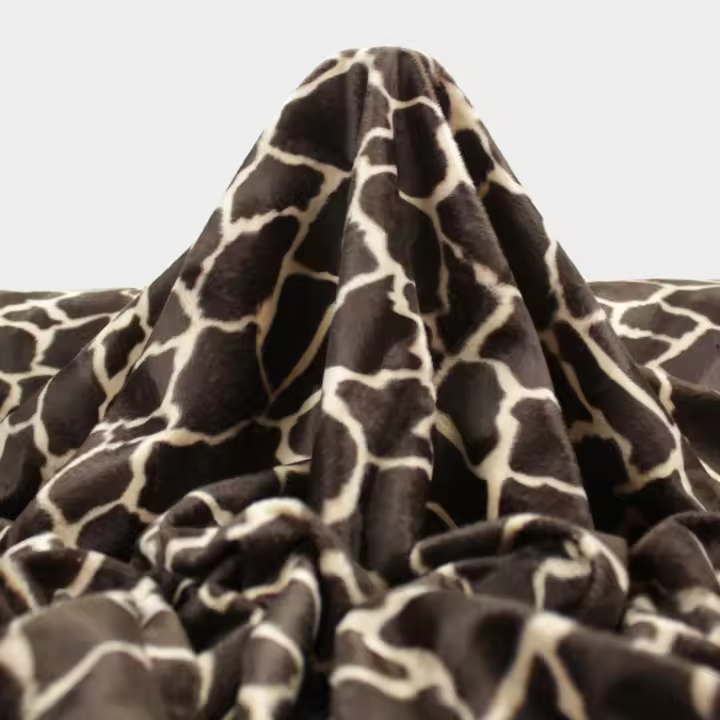 Almacenes Casa Angel TELA DE PELO CORTO ANIMAL PRINT JIRAFA THORNI SERIE VELBOA 150cm - 1