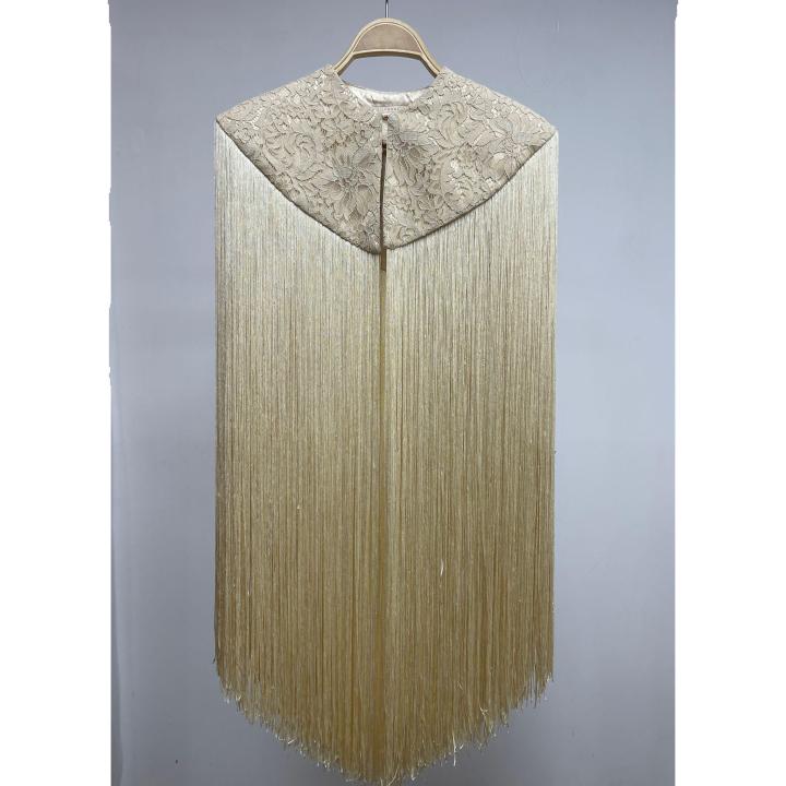 Capa beige bordado con flecos
