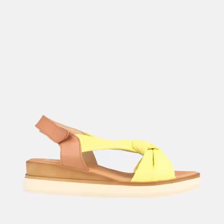 MARILA SHOES Sandalia para mujer con cuña baja Imelda amarillo y cuero. - 1