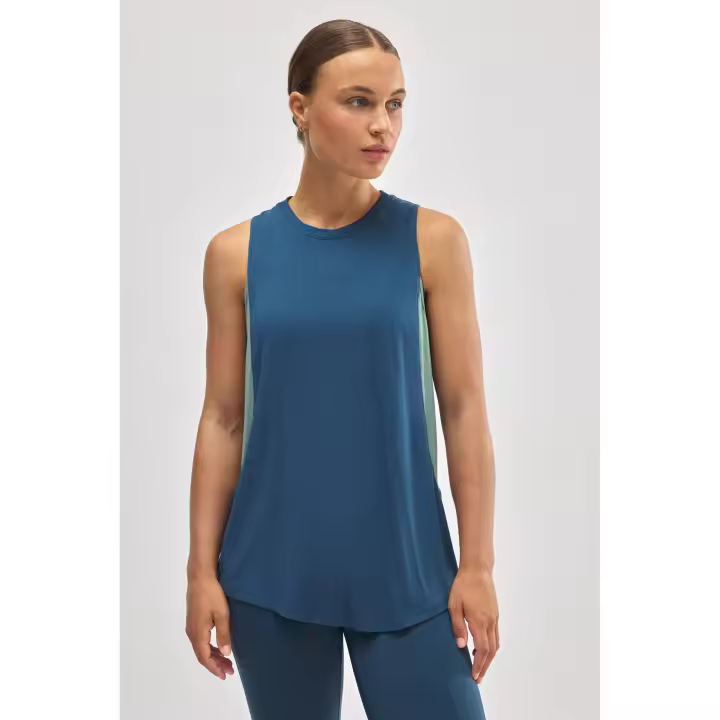 Ysabel Mora - Camiseta deportiva sin mangas azul - 1