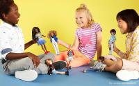 Creatable World Figura Unisex muñeco inclusivo articulado, pelucas rubio platino y accesorios Mattel GGT67 - details 5