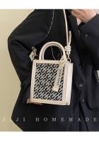 Bolso de alta gama de moda Francés para Mujer, Diseño de Nicho de moda, Bandolera Pequeño de Verano, one solo hombro, 2022 - details 5