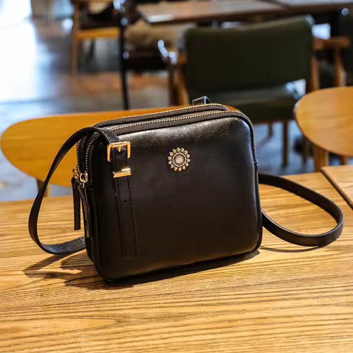 Bolso De Hombro Para Mujer Estilo Vintage 2023 Cuadrado Sencillo Con Compartimento Bolso Cruzado De Diseñador Bolsa Mensajera Feminina Material PU Con Lining De Poliéster - 1