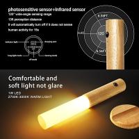 Luz nocturna magnética inalámbrica con sensor de movimiento, recargable, para montar en la pared, ideal para dormitorio, pasillo, escaleras (madera de fresno blanco, 1 unidad) - details 1