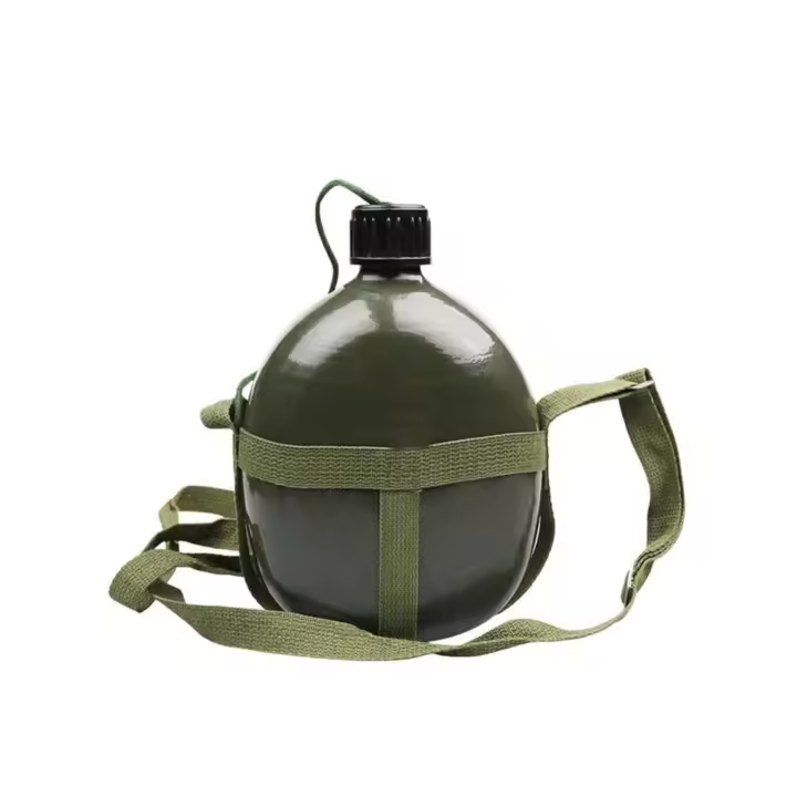 STARLEY - Cantimplora militar de aluminio de 1,4 L – botella de agua táctica ligera y resistente con taza incluida – ideal para camping, senderismo, supervivencia, bushcraft, excursiones, viajes al aire libre y actividades militares - 1