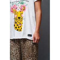 Camiseta Leopardo de Anabel Lee. Camiseta Leopardo de Anabel Lee. Camiseta blanca de manga corta y escote pico. Corte ligeramente oversize - details 2