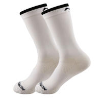 Pareja De Calcetines De Deporte De Color Sólido 2024 Con Patrón W Para Fútbol Ciclismo Y Baloncesto Calcetines De Outdoor Para Hombres - details 0
