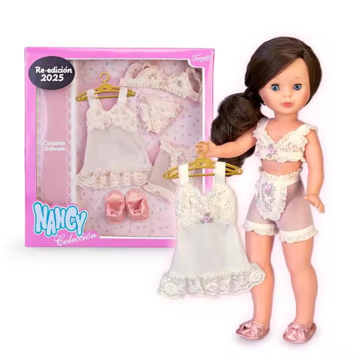 Nancy Colección Conjunto Intimate, Conjunto de Ropa Íntima para Muñeca de Colección, Reedición de un Set de Lencería de 1977, Incluye 5 Piezas de Ropa, Famosa (NAL15000) - 1
