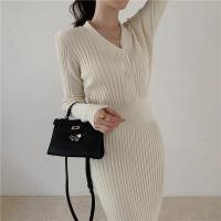 Vestido Bodycon Elegante Para Mujer Con Botones Y Cuello En V De Terciopelo Suave Manga Larga Estilo Oficina Otoño Invierno - details 5