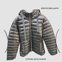 Beachy Abrigo Brillante Corto Ajustado Al Cuerpo Tallaje Normal Estiliza Figura Con Cremalleras Laterales - details 5