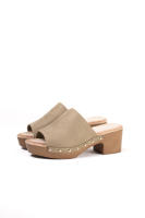 Lyla Wang Sandalias mujer mules con tacón alto y plataforma efecto madera con tachas y plantilla acolchada - details 11
