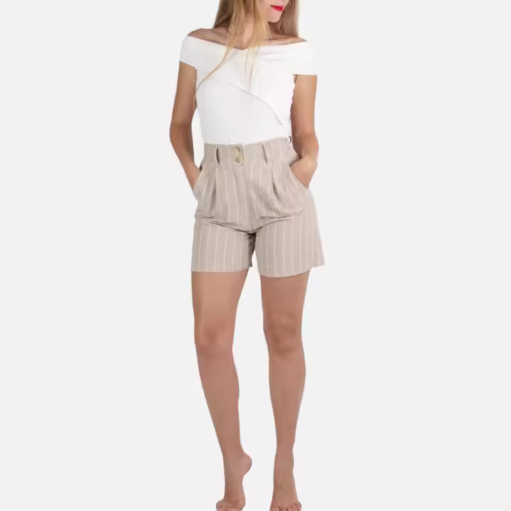 Pantalón corto de mujer color beige con rayas verticales blancas, bolsillos delanteros, cierre de botones, talle alto, Le Côté Chic - 1