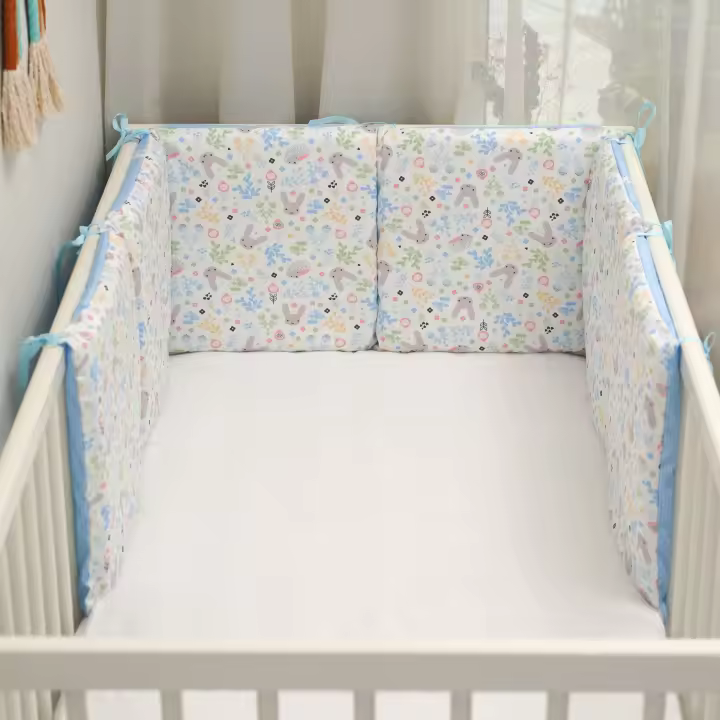 LALA - Juego de ropa de Cama para Cuna de Bebe, barandilla Anticolisión de Algodón de dibujos animados, Conejo Azul 30*30*6, extraible y lavable. - 1