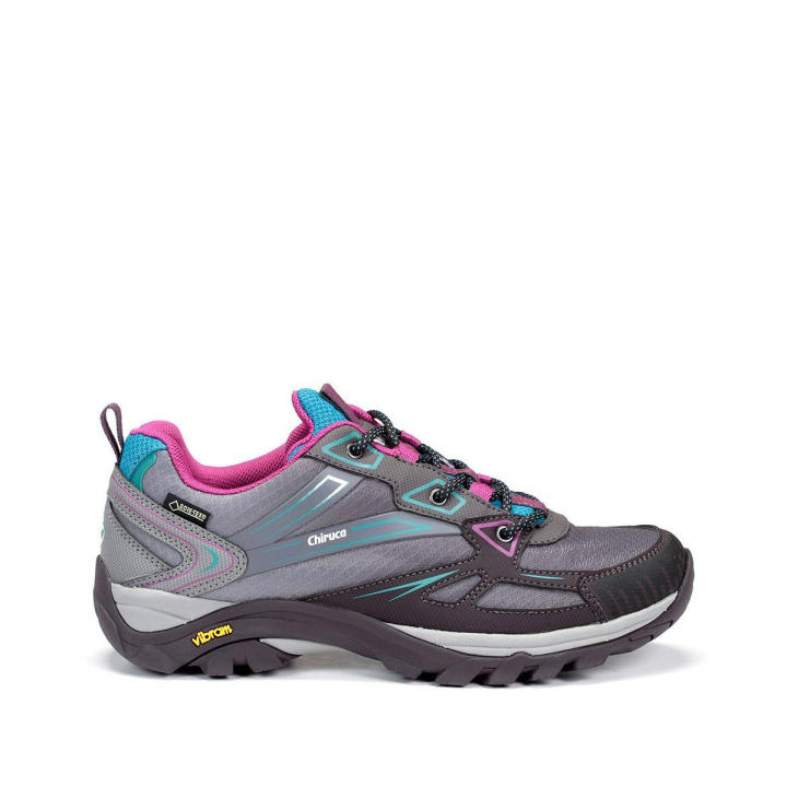 ARUBA 05 Zapatilla de montana y trekking para mujer de la marca CHIRUCA modelo ARUBA. Membrana GORE - TEX impermeable y transpirable. Entresuela de PHYLON y suela de VIBRAM que proporciona una mejor amortiguación y una gran adherencia.
