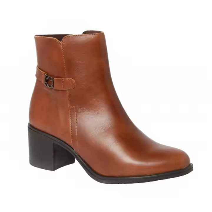 Rodri Botin Mujer En Piel Azul-Cuero y Burdeos y Tacón Medio : R3020 Azul Marino-Cuero y Burdeos RODRI Botín para mujer en piel azul-Cuero , ajustable con cremallera y correa con adorno metalico. Forro textil y plantilla de piel. * Suela resistente y con - 1