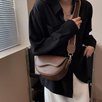 Bolso De Hombro Pequeño Vintage Para Mujer En Color Sólido Con Correa Ancha Y Estilo Sillín De Cuero PU Moda - details 5