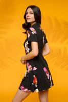 Roller Dress - Vestido Camisero Minueto. El Roller Dress de Minueto es un vestido camisero que combina comodidad y estilo:  Diseño corto y femenino: con manga corta y bajo plisado que aporta movimiento. - details 1