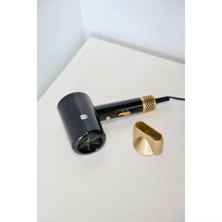 Secador de pelo silencioso con tecnología de iones negativos, protege el cabello y reduce el frizz. Potente motor de 1600W - 2000W,  trae boquilla dorada. Ligero (500 g) y cómodo, ideal para salones o uso diario en casa al mejor precio - Extrahouse - 1