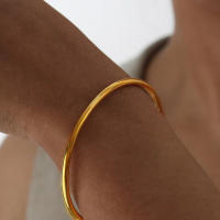 Pulsera De Acero Inoxidable Lujo Sencillo En Oro Y Plata Antiguo Patrimonio No Desvanecido Para Mujer Estilo Geométrico - details 2