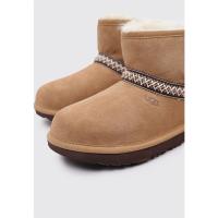 UGG Classic Mini Crescent Botines Planos Niña Cuero - details 1