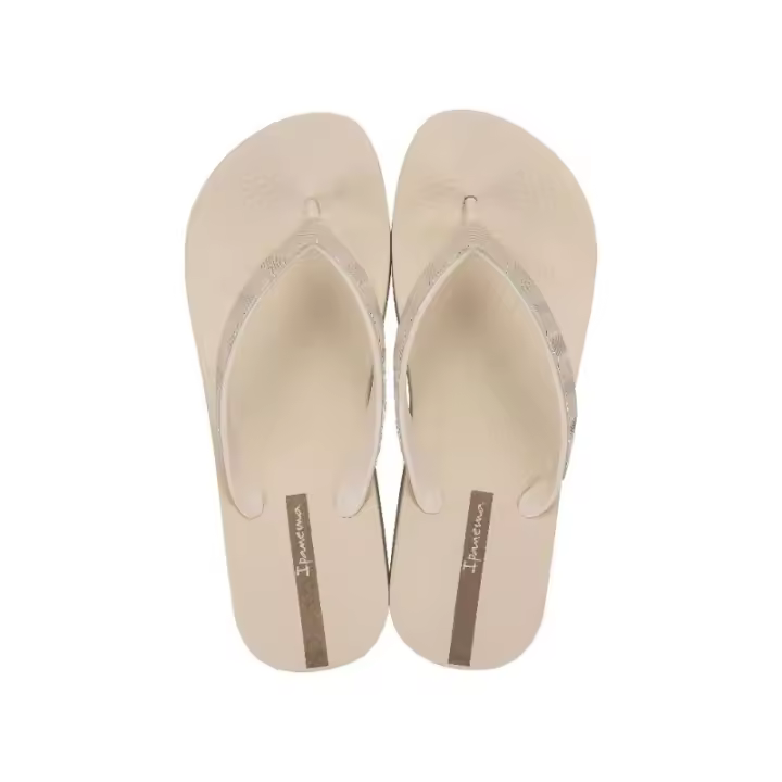 83612 IPANEMA Chancla piscina de mujer de la marca Ipanema modelo MESH en color beige. Tiras al dedo, planta anatómica y suela con cuña de goma antideslizante. Calzan pequeño. - 1