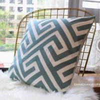 LILI HOME Pack de 4 Fundas de Cojín 45 x 45 cm Suaves y Acogedoras. Fabricadas con materiales suaves y peludos, estas fundas ofrecen una combinación perfecta de funcionalidad y estética. Ideales para cojines decorativos en sofás, camas, sill - details 1