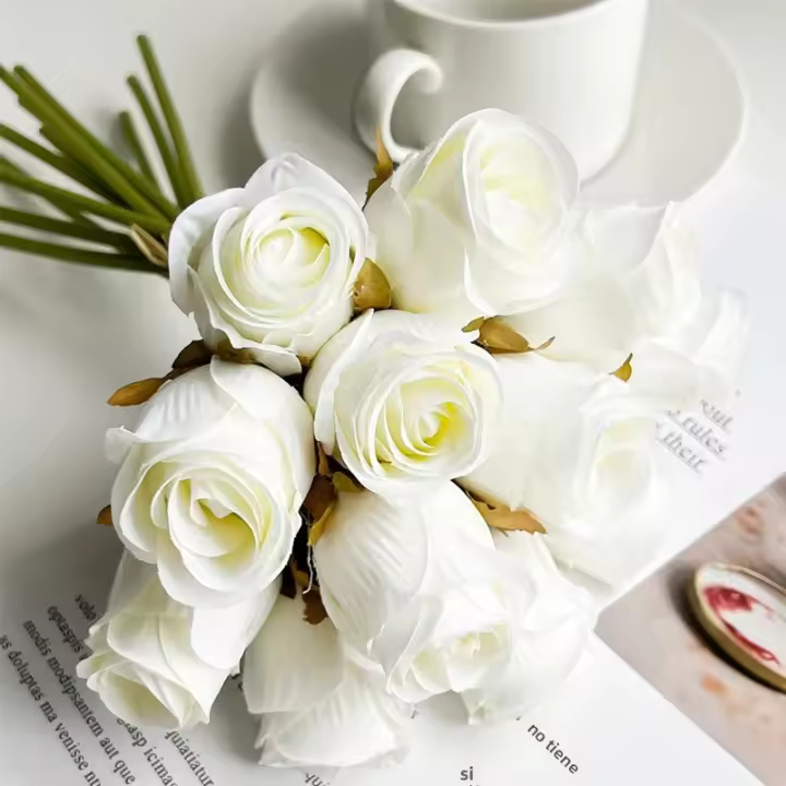 12PCS Rosas Artificiales En Silicio Para Decoración De Boda Blanca Regalo De San Valentín Decoración De Mesa En Casa Estilo De Flores Falsas - 1