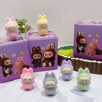 Muñecos Mini Labubu En Posturas De Pie Y Sentado Caja Sorpresa De 12 Piezas Juguetes Kawaii Decoración De Escritorio Colección Regalos De Navidad - details 10