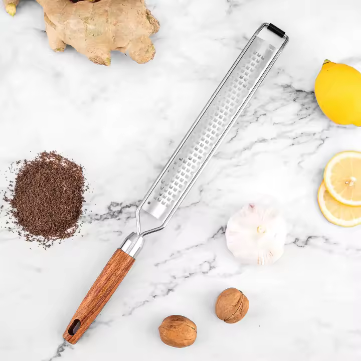 Leeseph Rallador De Queso Con Mango De Madera Acero Inoxidable Multiusos Rallador De Alimentos Para Chocolate Mantequilla En La Cocina - 1