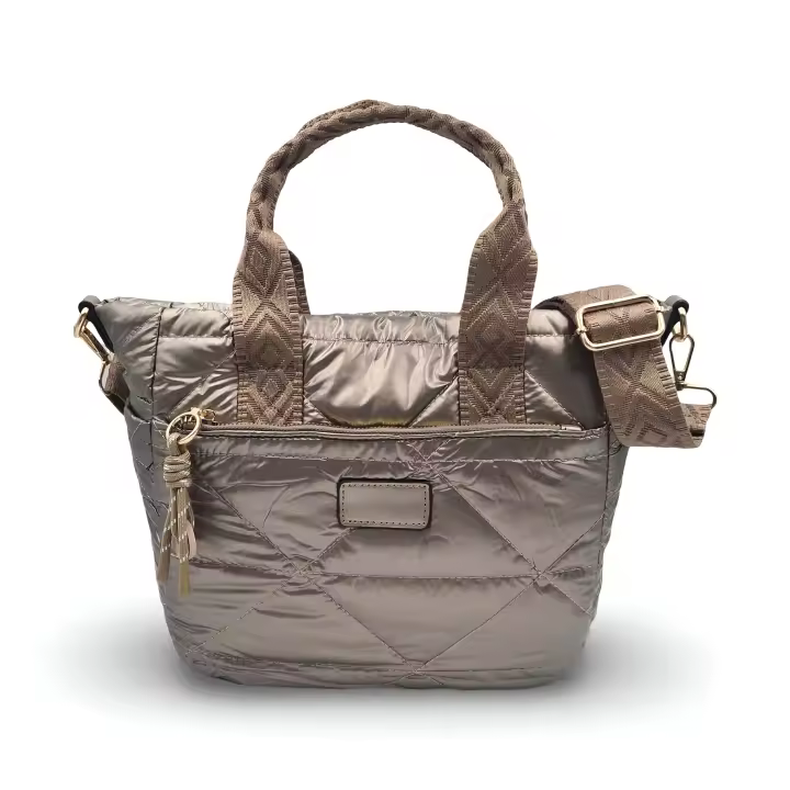 Bolso impermeable de amplia capacidad con varios bolsillos. Temporada Otoño-Invierno 2024. Asas de mano y bandolera regulable de nylon. Disponible en varios colores. - 1