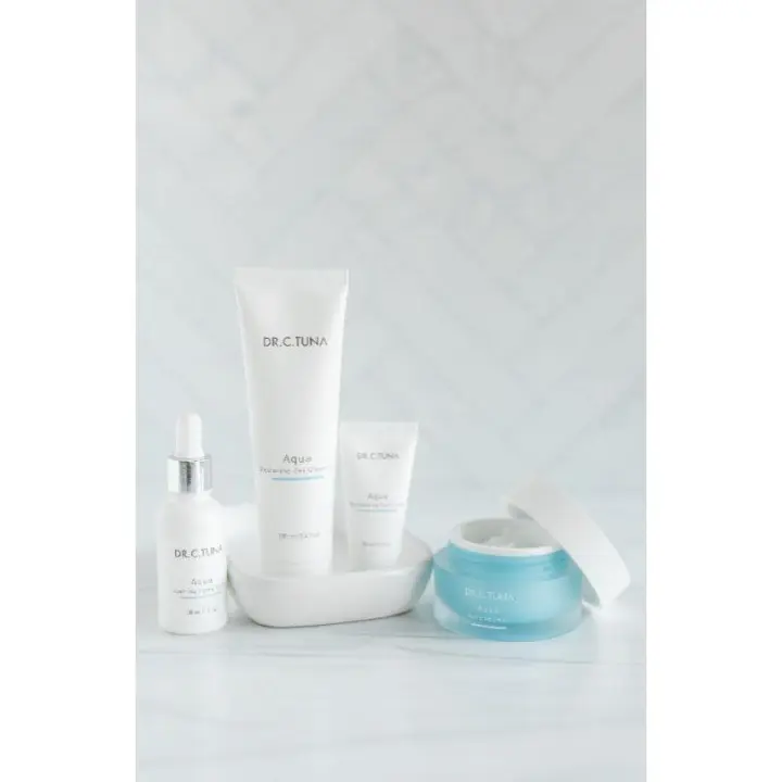 Kit Hidratación Aqua Farmasi, rutina coompleta para piel fresca y luminosa. Perfecta para piel deshidratada. - 1