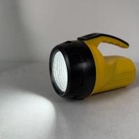 Linterna de Mano Portatil Emegencia Sumegible y Estanca  LED Funciona con Pilas AA ideal para camping, pesca o largas caminatas en el bosque - Maxia Market - details 6