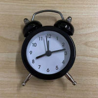 Reloj De Alarma De Doble Campana Para Luchar Contra Los Durmientes Fuertes Operado Por Batería Estilo Moderno Para Decoración De Dormitorio Y Hogar - details 6