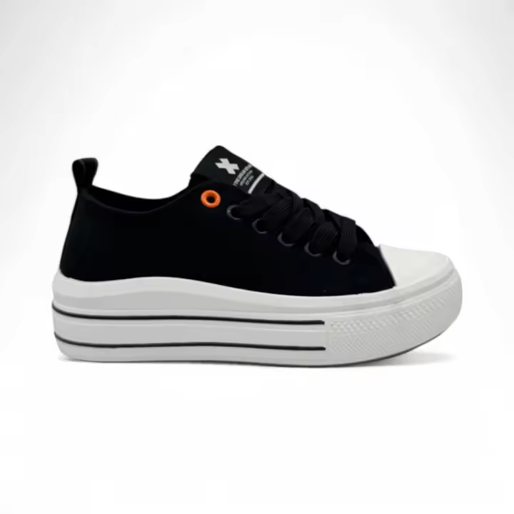 Zapatillas marca Xti para infantil en color negro - 1