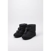 UGG CLASSIC MAXI SHORT Botas Planas Niña Negro - details 0